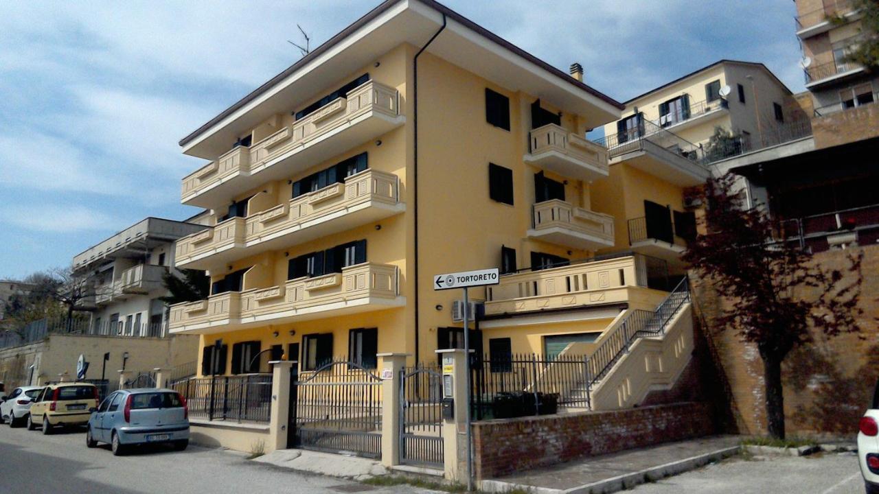 Verde Mare "Appartamenti Per Vacanze" Tortoreto Екстериор снимка